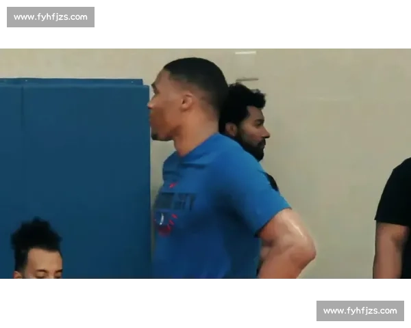 威少拒签湖人球衣?真相藏在签名腕带里 威少拒签湖人球衣?真相藏在签名腕带里